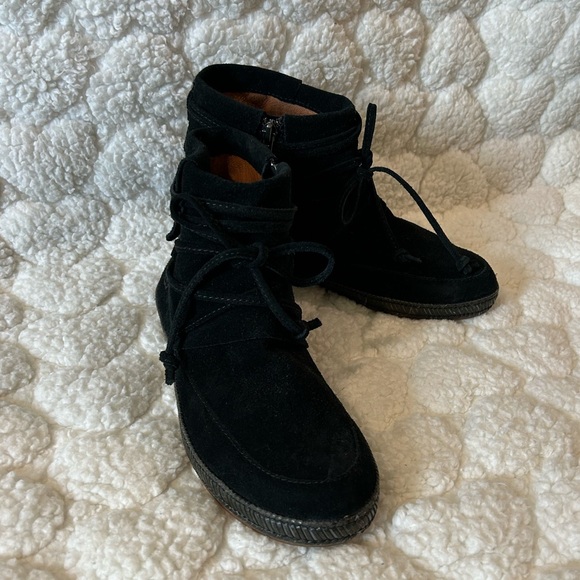 NWOB UGG Reid Moc Boots - Picture 2 of 15